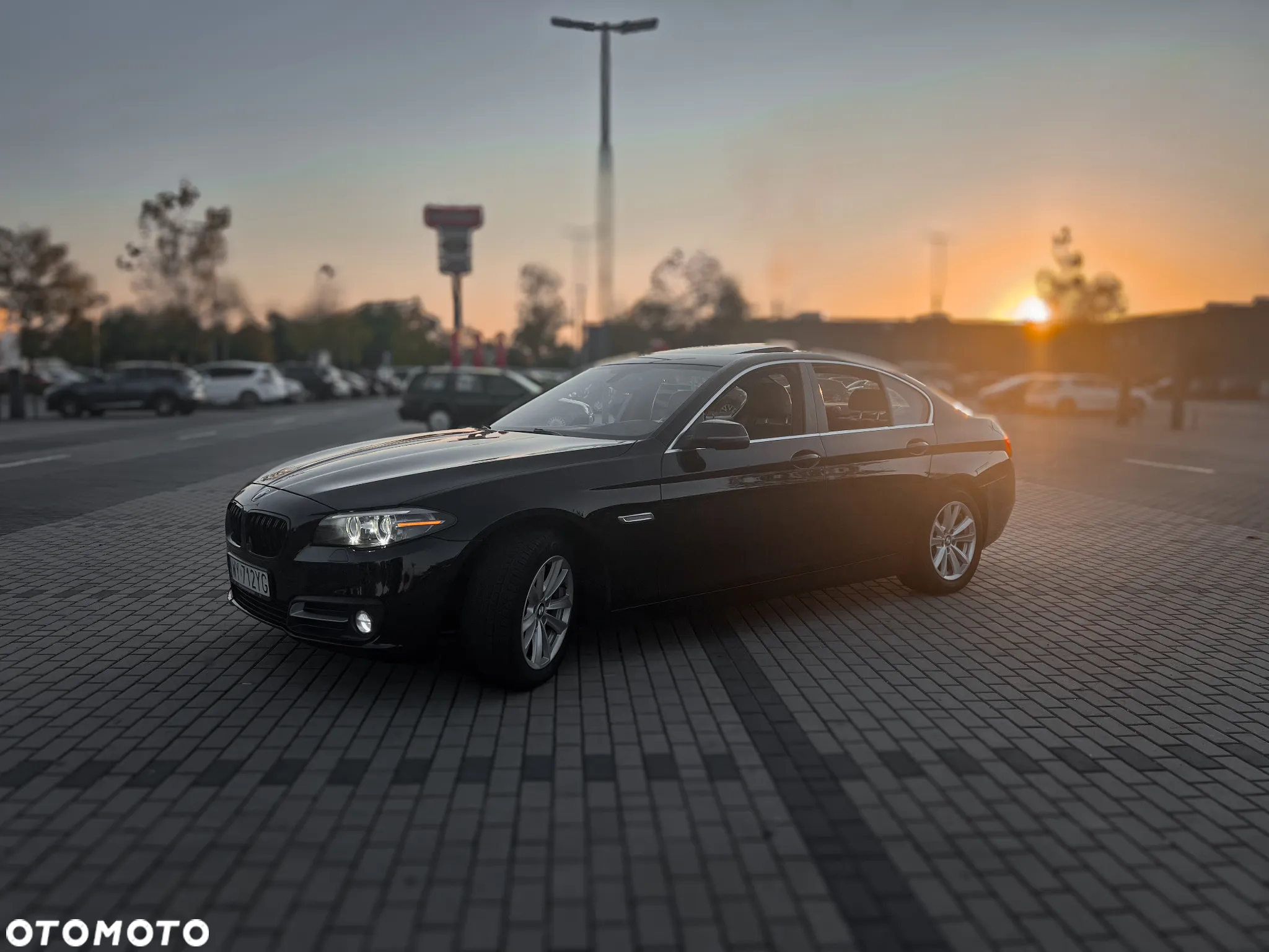 BMW Seria 5 528i xDrive Luxury Line - 11