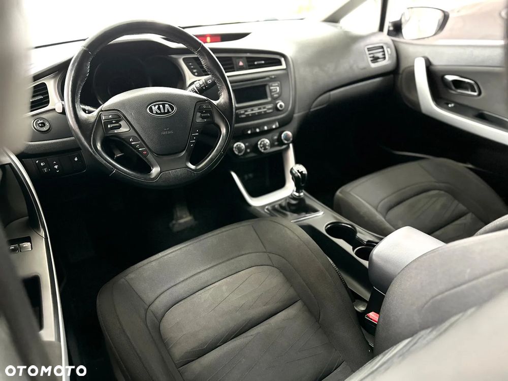 Kia Ceed 1.6 GDI SW Dream-Team Edition - 16