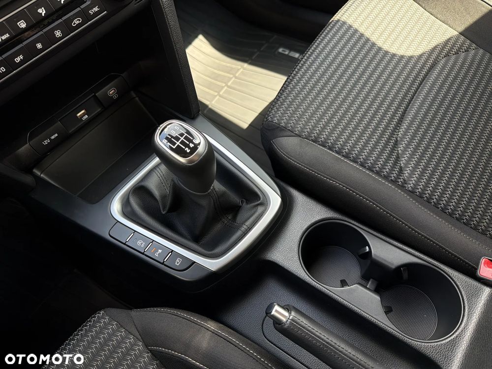 Kia XCeed 1.5 T-GDI M - 16