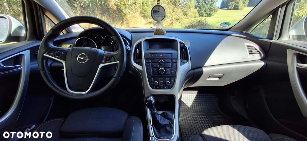 Opel Astra 2011 photo 3