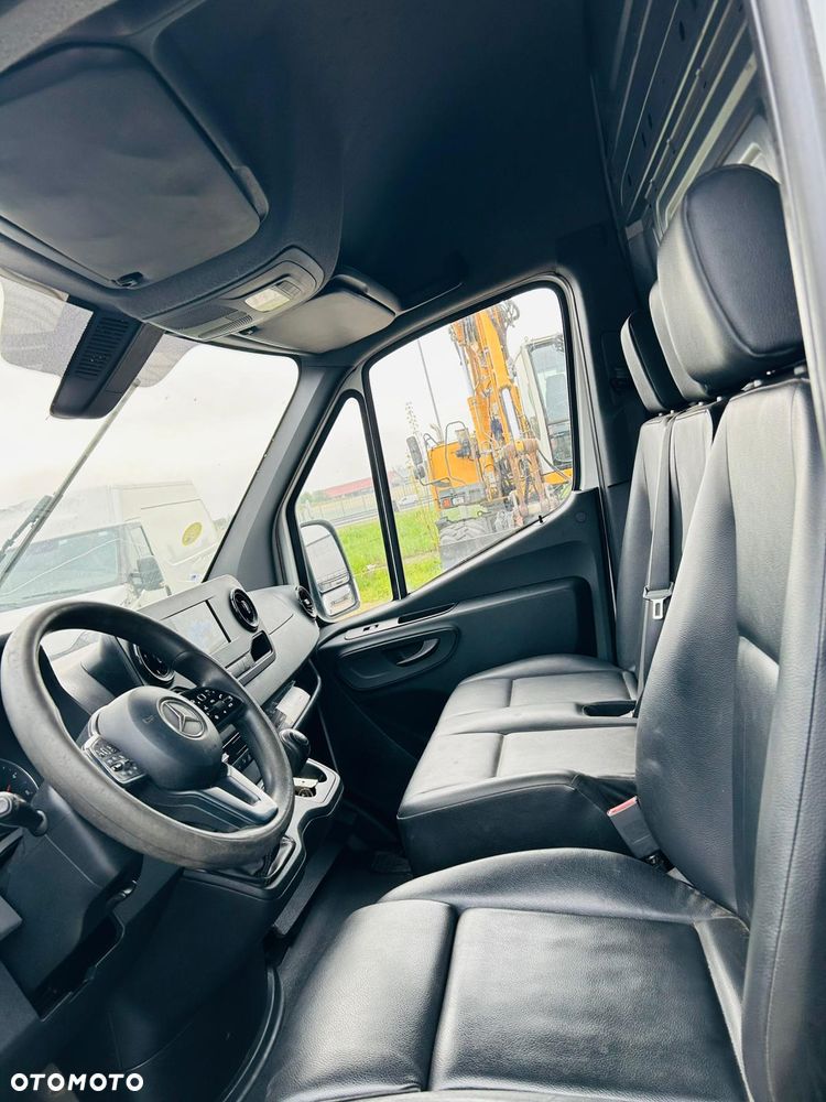 Mercedes-Benz Sprinter - 13