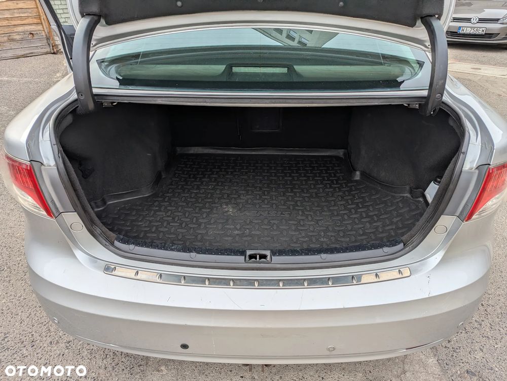 Toyota Avensis 1.8 Sol plus - 10