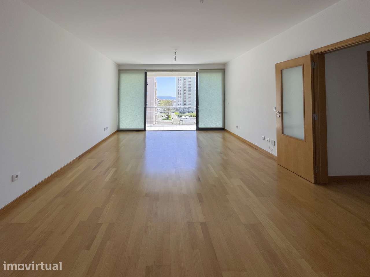 Apartamento T2 com Varanda e Garagem em Cascais - Grande imagem: 2/15