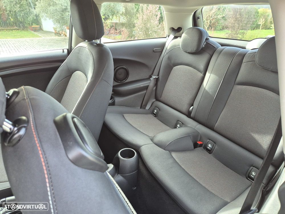 MINI 3 Portas One D - 12