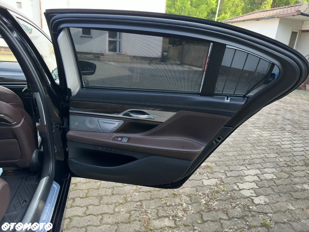 BMW Seria 7 740Le xDrive iPerformance - 19