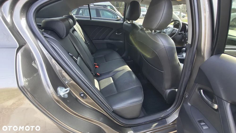 Toyota Avensis 1.8 Active MS - 12