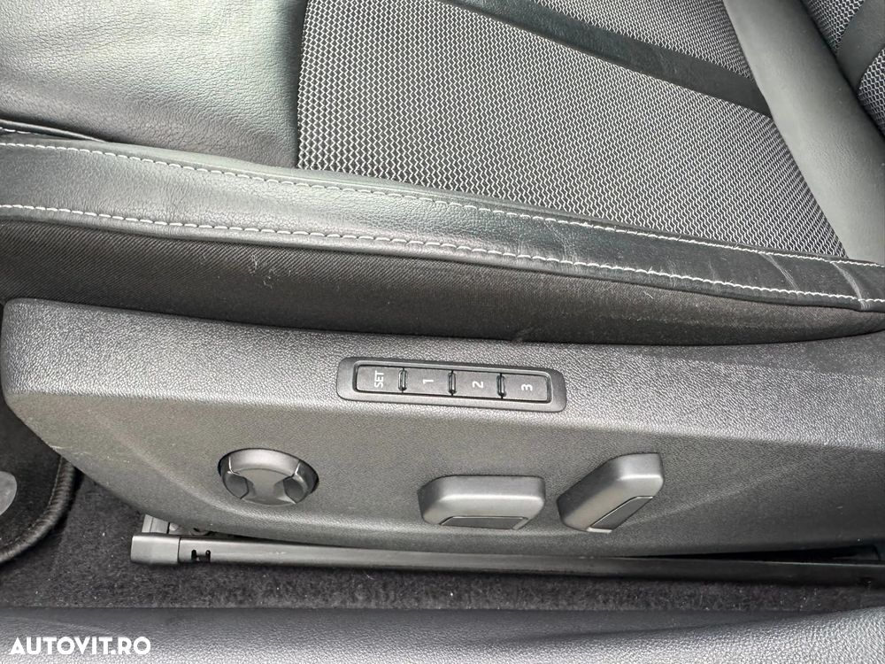 Skoda Octavia Combi 2.0 TDI DSG Style - 13