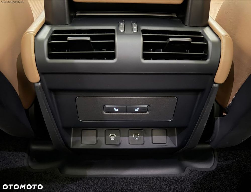 Land Rover Defender - 33
