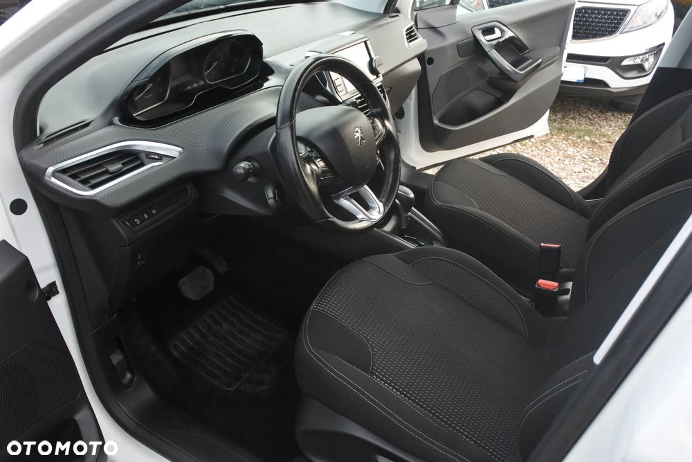 Peugeot 208 PureTech 110 Stop & Start EAT6 Allure - 10