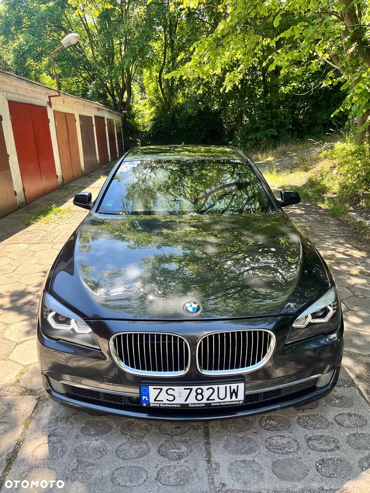 BMW Seria 7 750i - 7