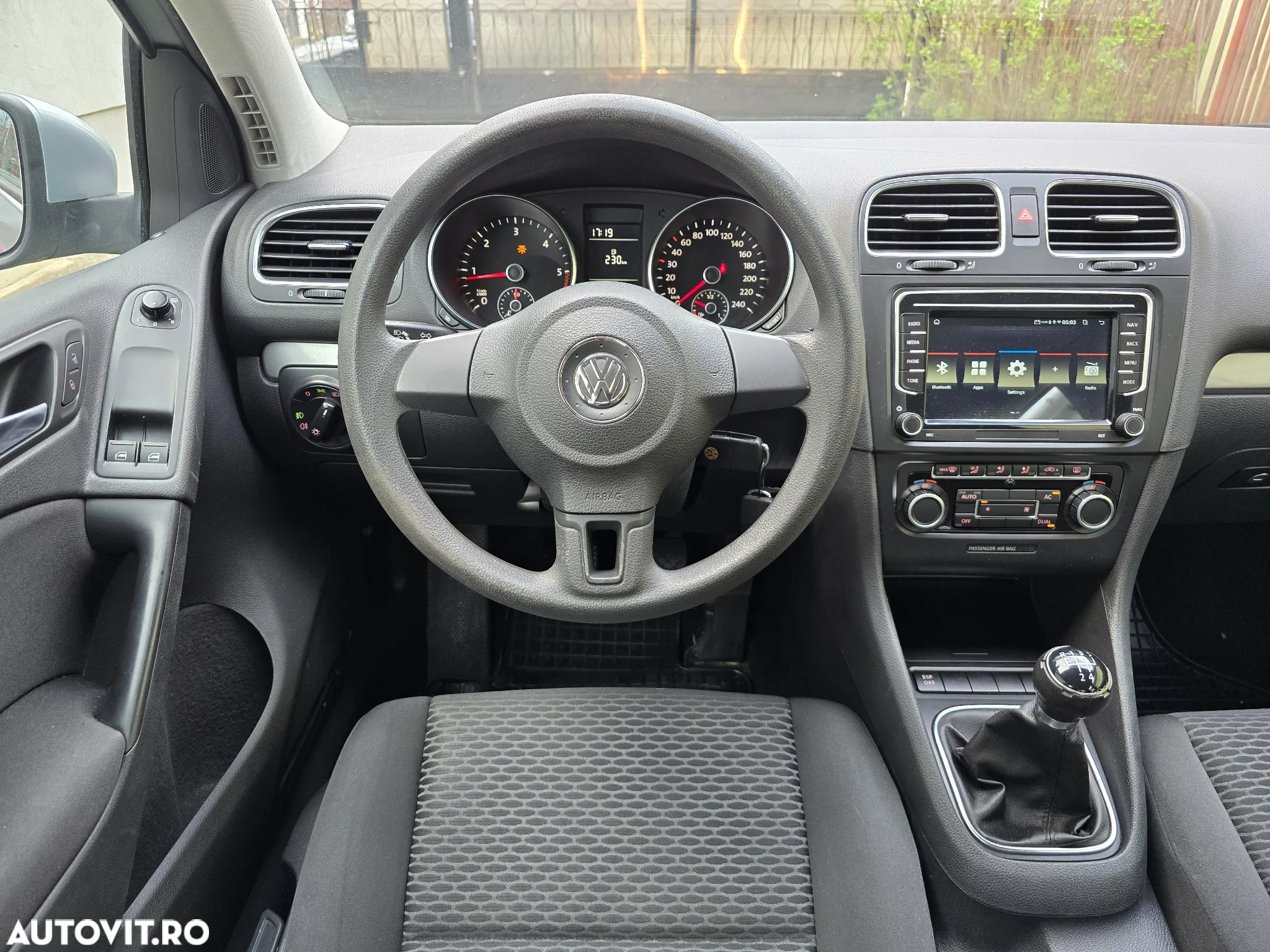 Volkswagen Golf 1.6 TDI DPF Comfortline - 16