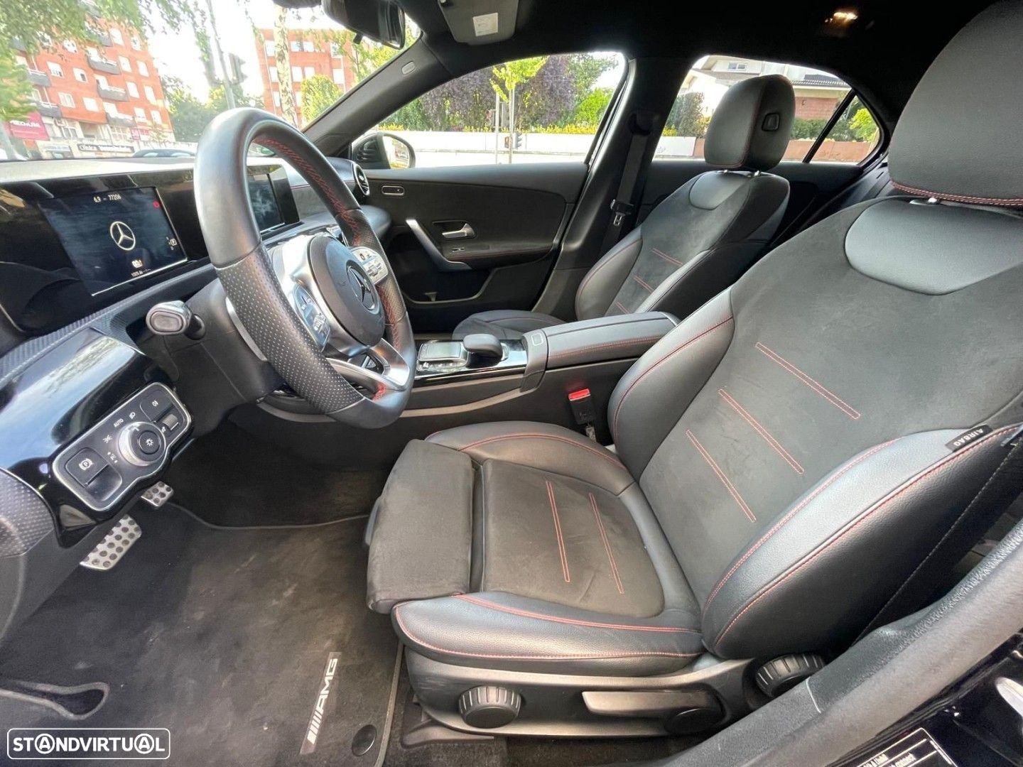 Mercedes-Benz A 250 Limousine e AMG Line - 13