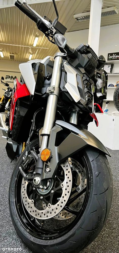 Suzuki GSX - 35