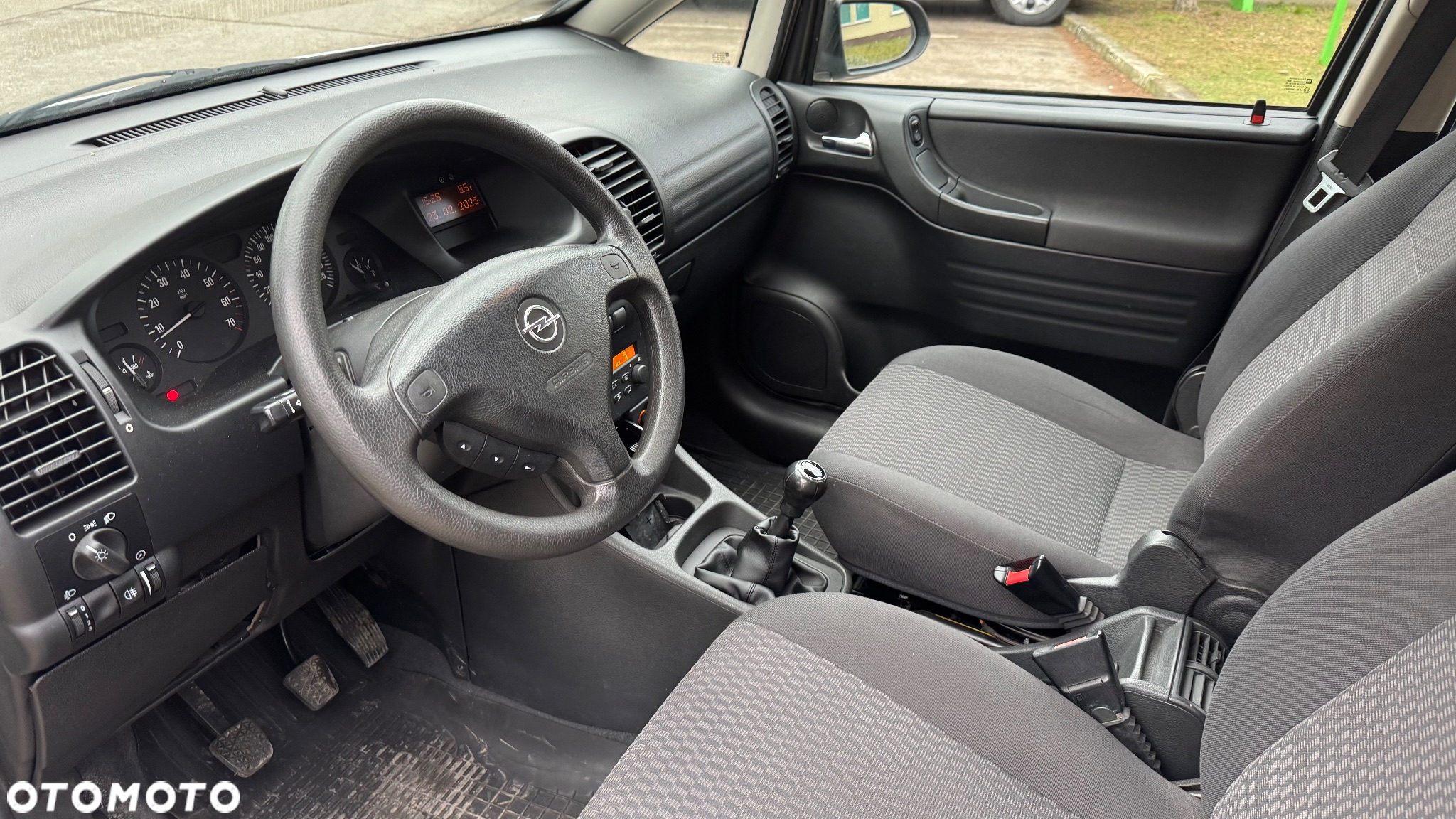 Opel Zafira 1.6 16V Comfort - 9