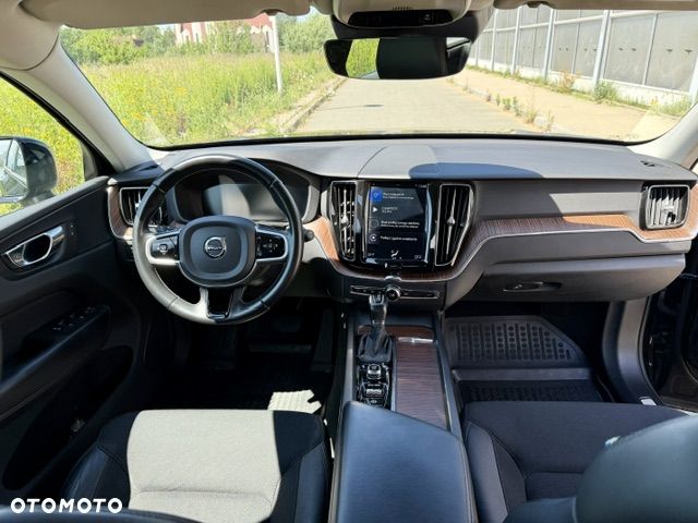 Volvo XC 60 T5 Momentum Pro - 29