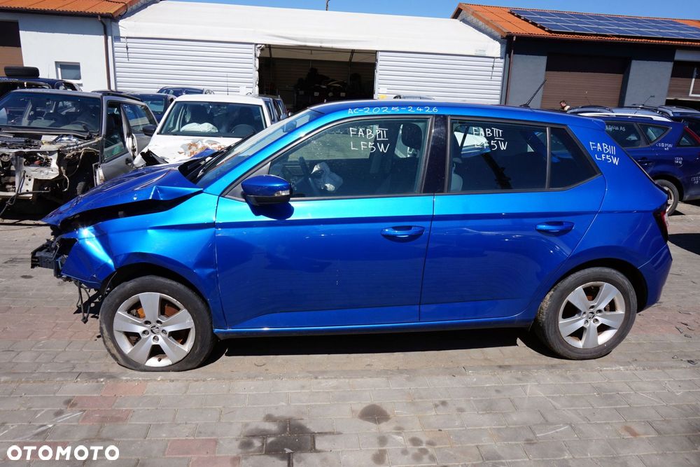 SKODA FABIA III NJ3 5D HB 2017 LF5W 1.2 TSI CJZD 110KM PRQ NIEBIESKI na części - 2