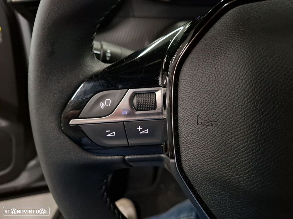 Peugeot 2008 1.2 PureTech Allure - 16