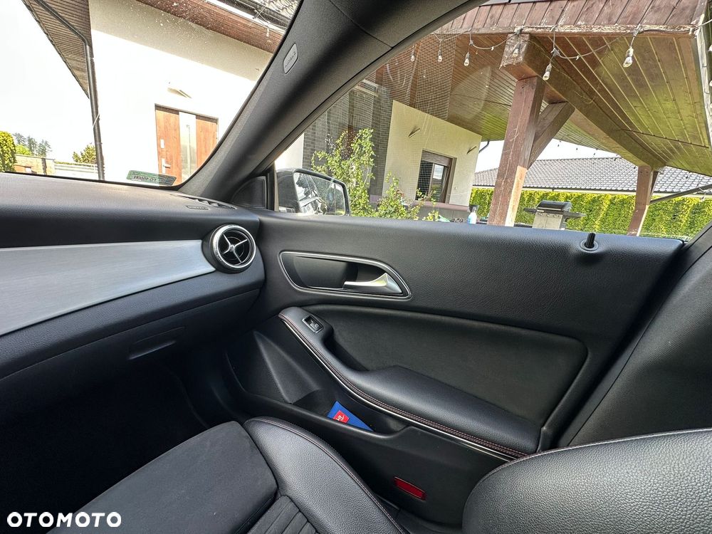 Mercedes-Benz CLA 200 7G-DCT AMG Line - 13