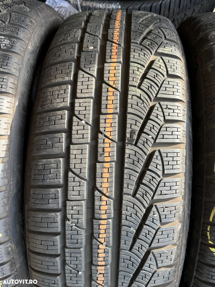 Vând 4 anvelope 235/55/18 Pirelli de iarnă ca noi - 4