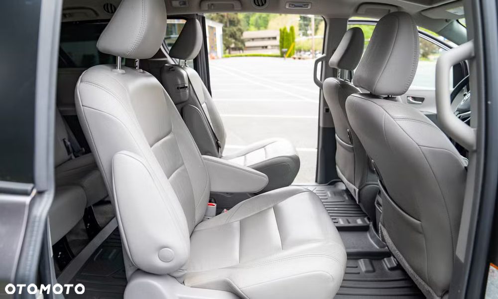 Toyota Sienna - 12