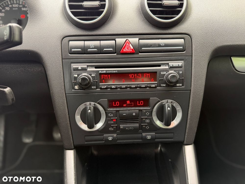 Audi A3 3-drzwiowe 1.6 Ambition - 22
