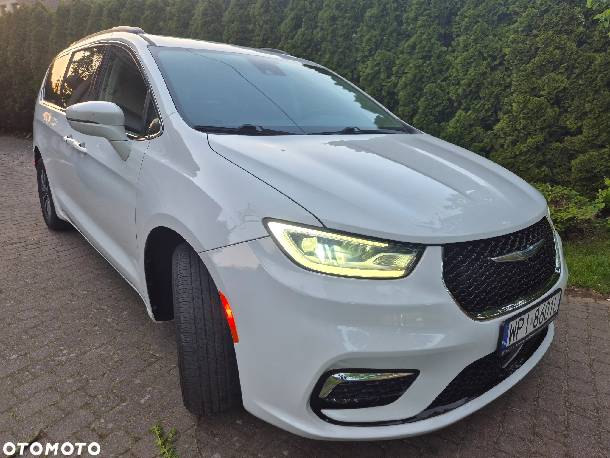 Chrysler Pacifica - 40