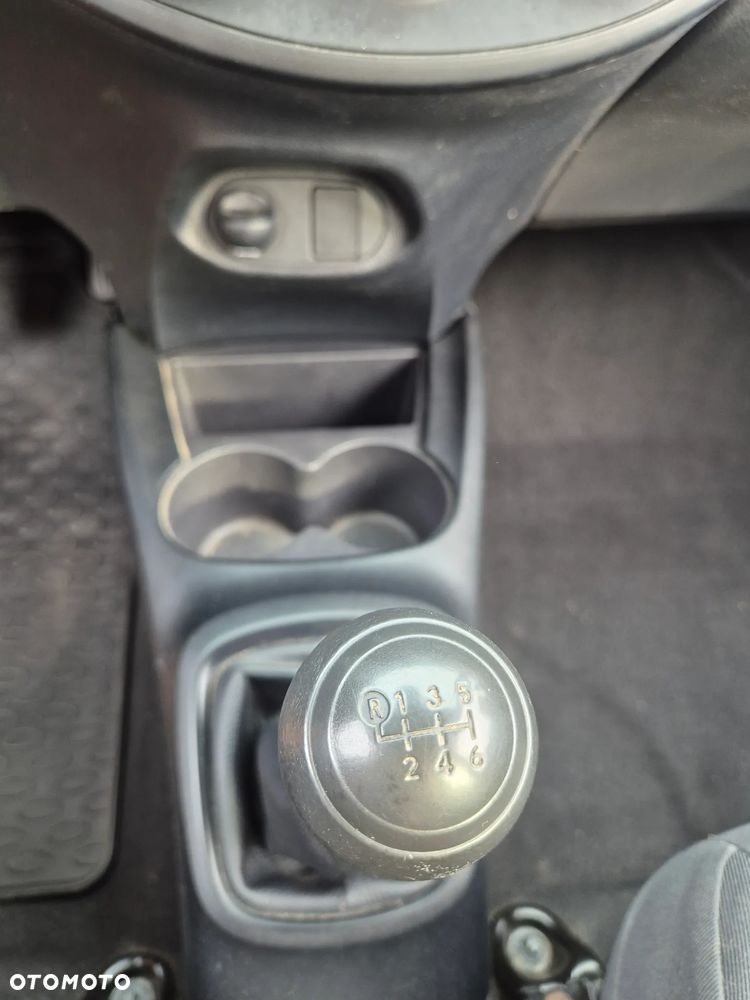 Toyota Yaris 1.5 Dynamic - 11