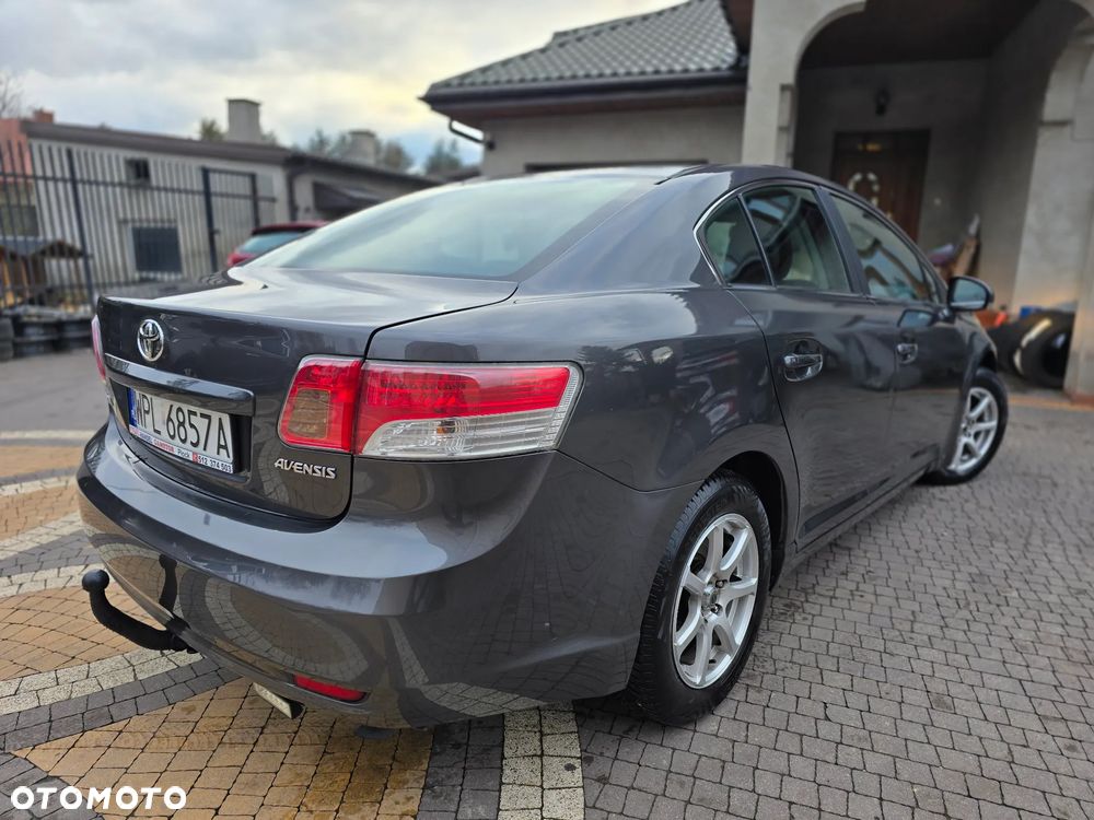 Toyota Avensis - 8