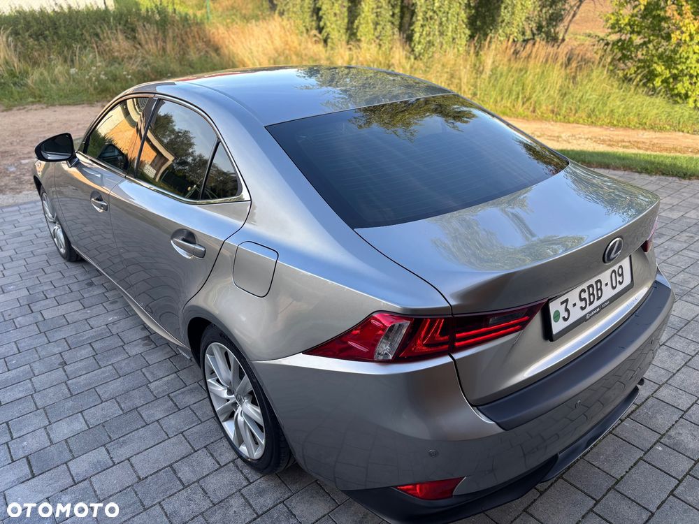 Lexus IS 300h Prestige - 14