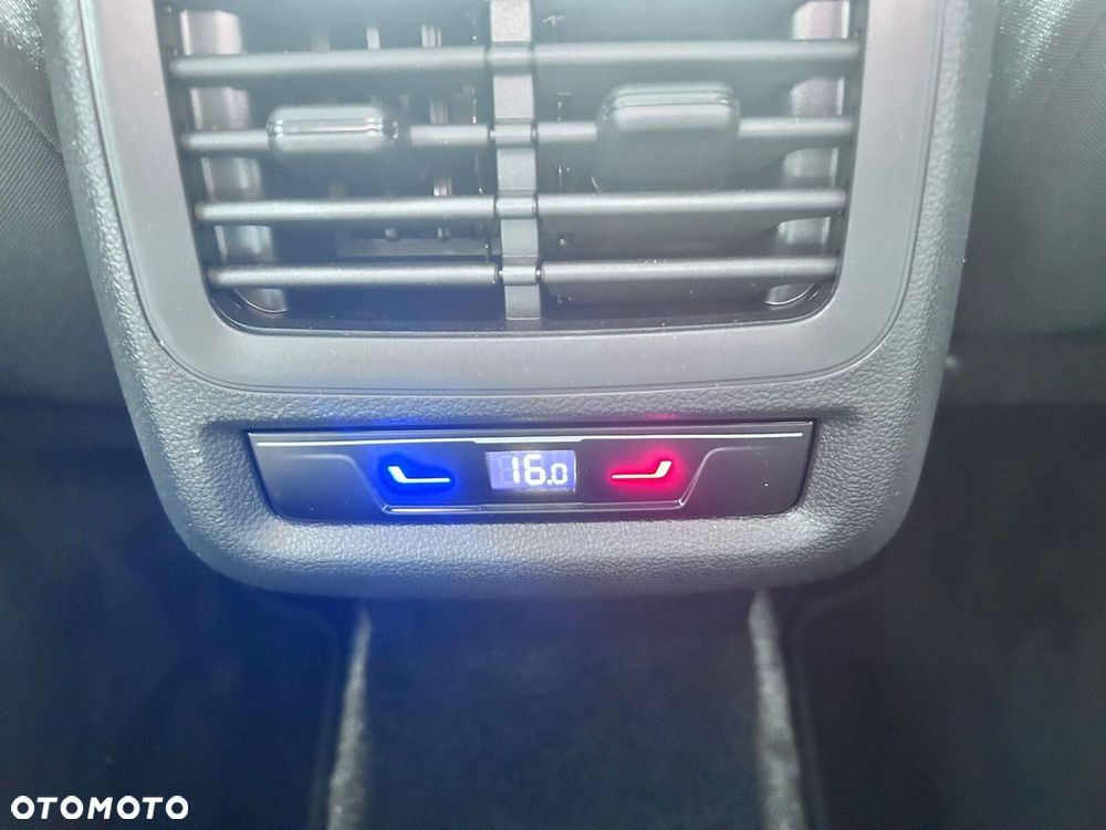 Volkswagen T-Roc - 11