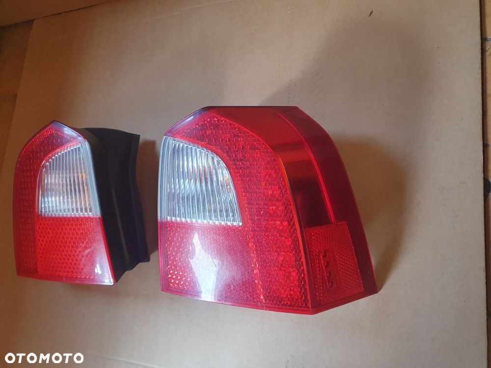 LAMPA L/P TYŁ VOLVO V70 III 3 XC70 II 2 - 3
