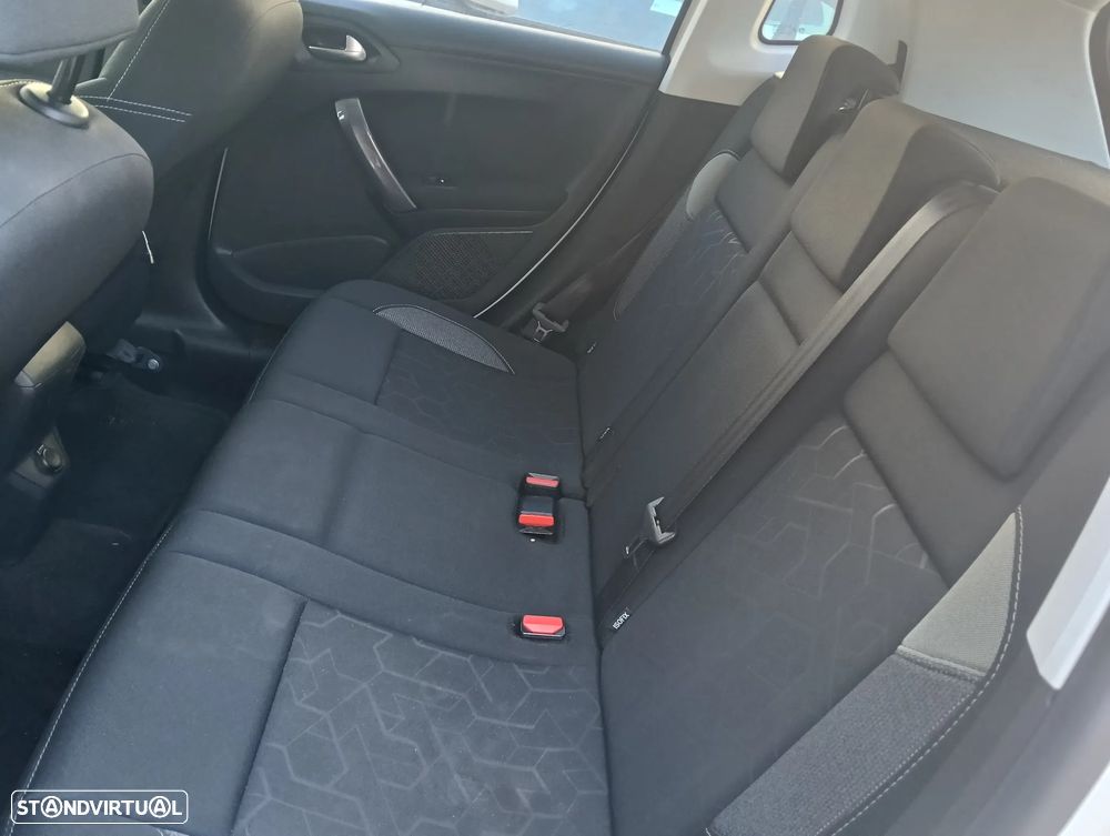 Peugeot 2008 1.6 BlueHDi Style - 14