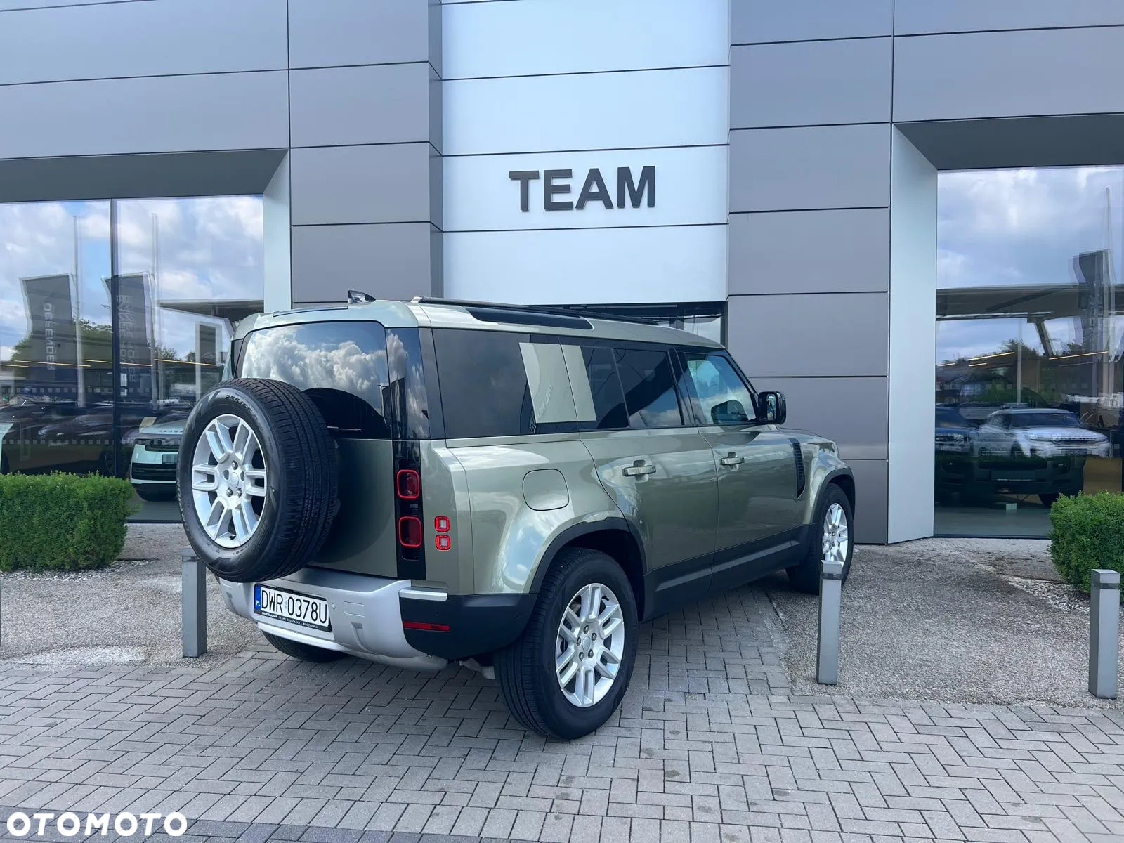 Land Rover Defender - 6