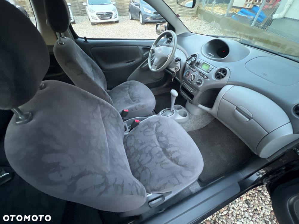 Toyota Yaris - 25
