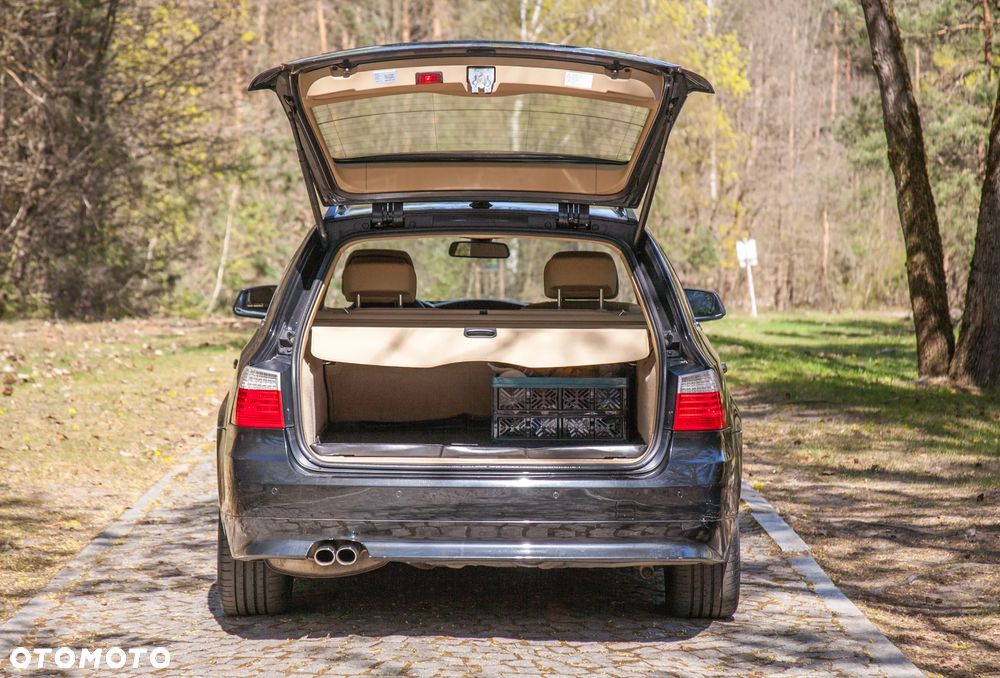 BMW Seria 5 525d - 35