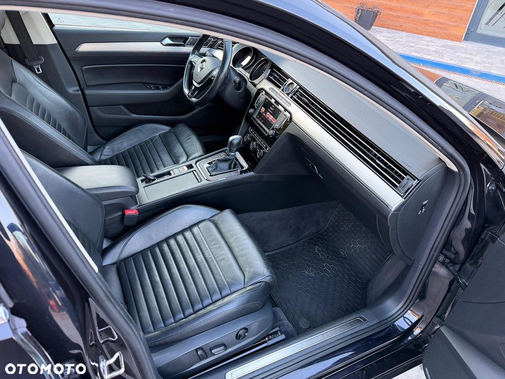 Volkswagen Passat 2.0 TDI Bi-Turbo BMT 4Mot Highline DSG - 11