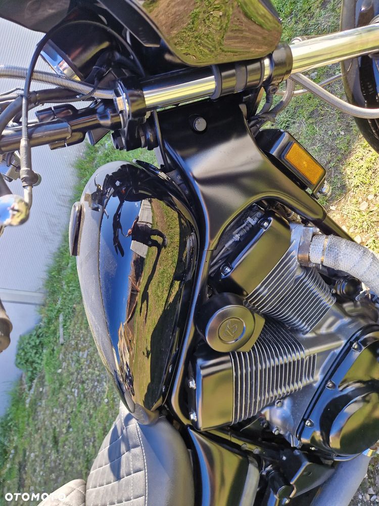 Suzuki Intruder - 13