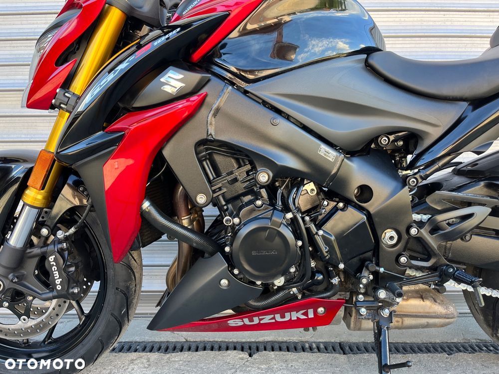Suzuki GSX 1000 - 40