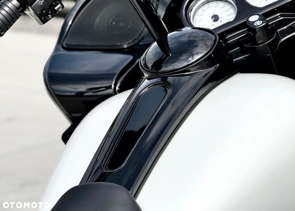 Harley-Davidson Touring Road Glide - 18