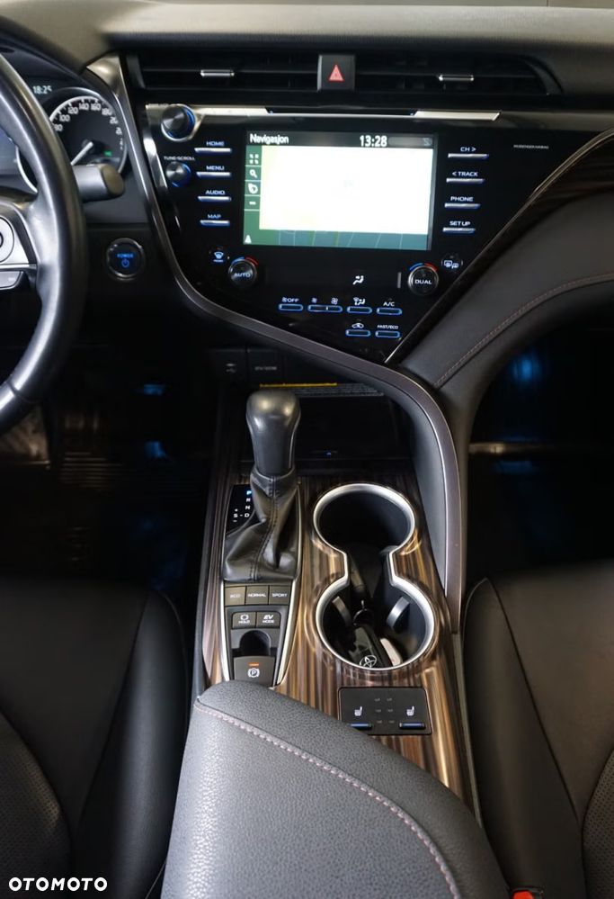 Toyota Camry Executive - 19