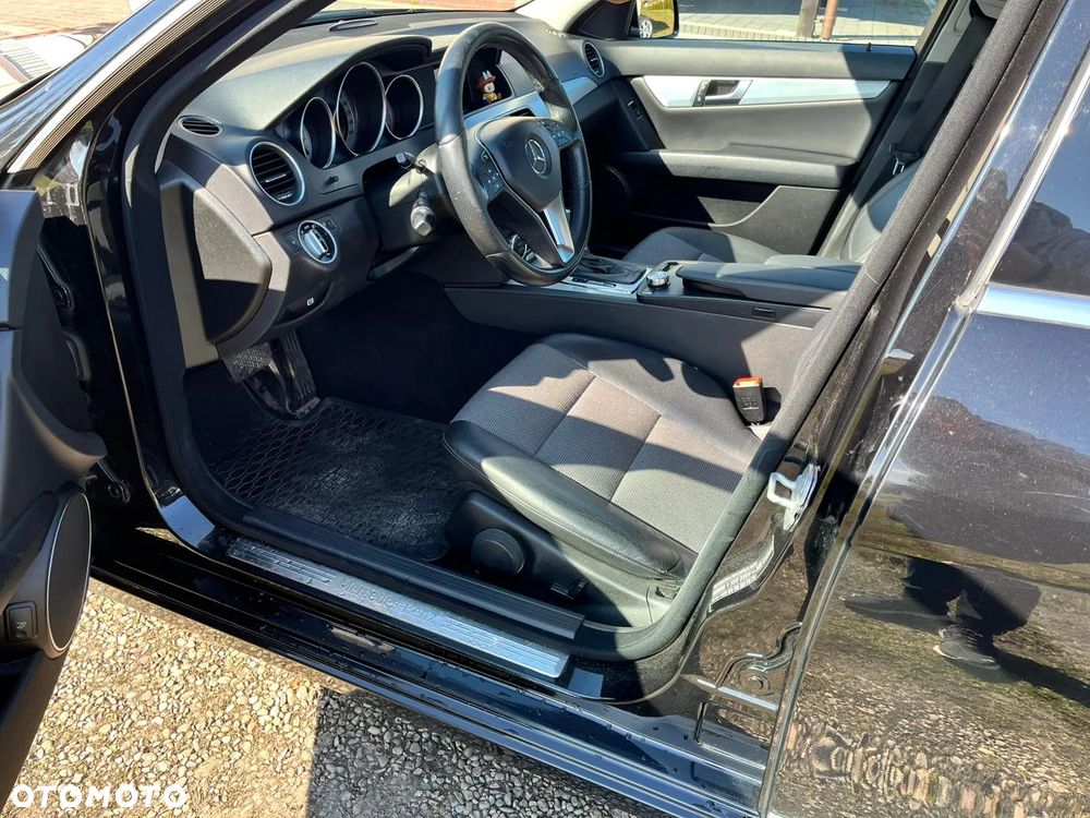Mercedes-Benz Klasa C 180 BlueEFFICIENCY 7G-TRONIC Avantgarde - 9