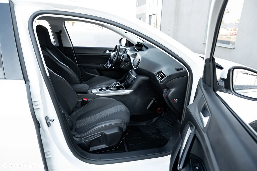Peugeot 308 PureTech 130 GPF EAT8 Stop & Start Allure - 24