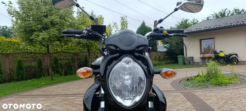 Suzuki GSR - 20