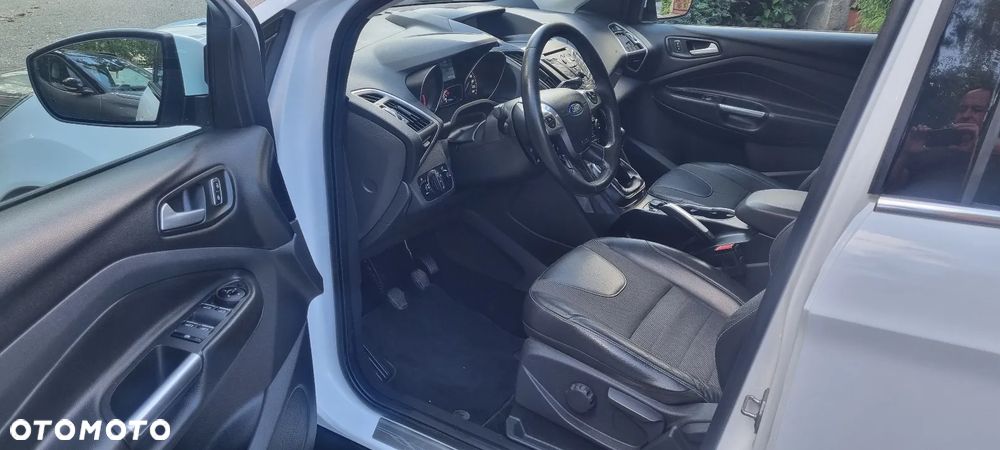 Ford Kuga 2.0 TDCi 4x4 Titanium - 20