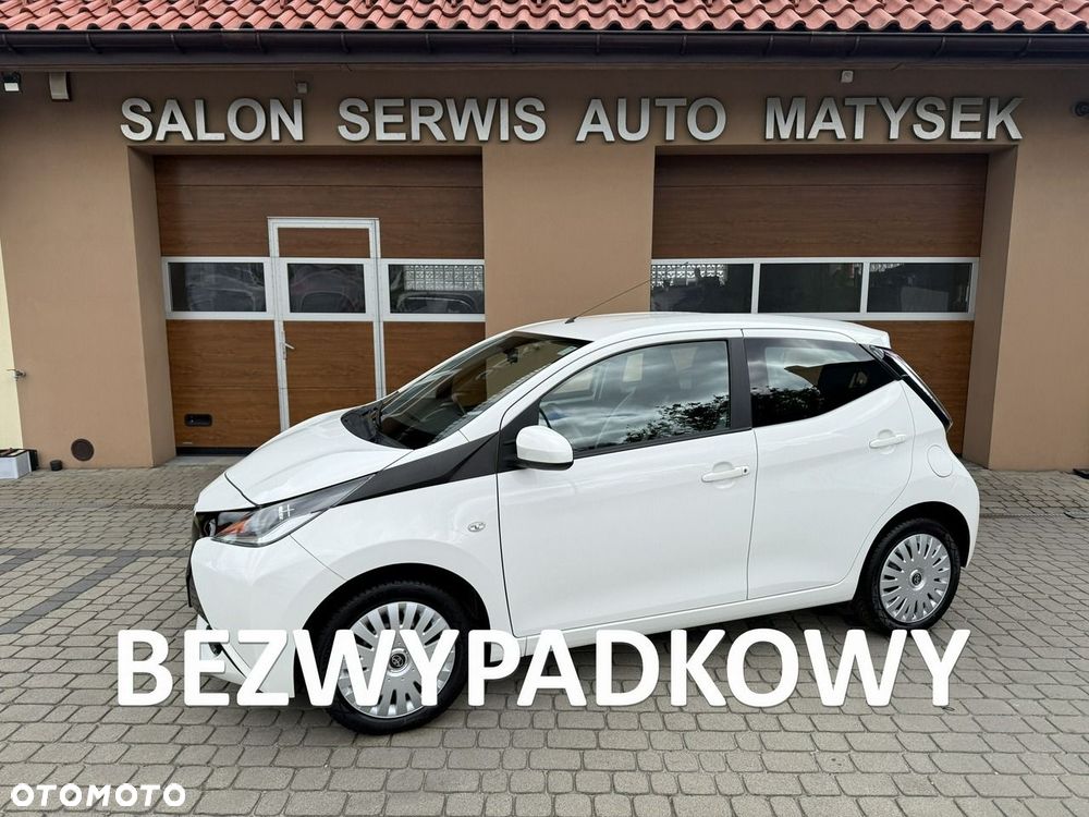 Toyota Aygo x-play touch - 1