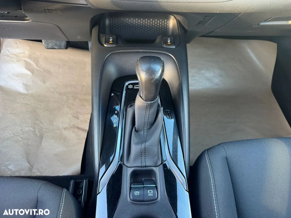 Toyota Corolla 1.8 Hybrid - 17