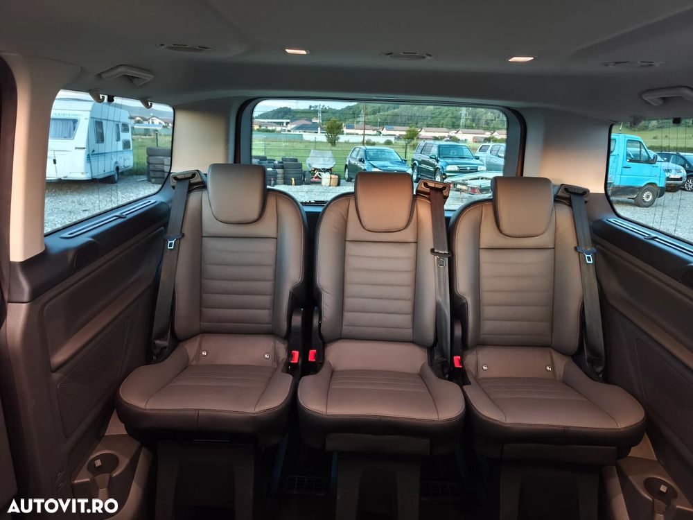 Ford Tourneo Custom - 32
