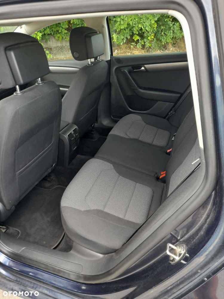 Volkswagen Passat - 10