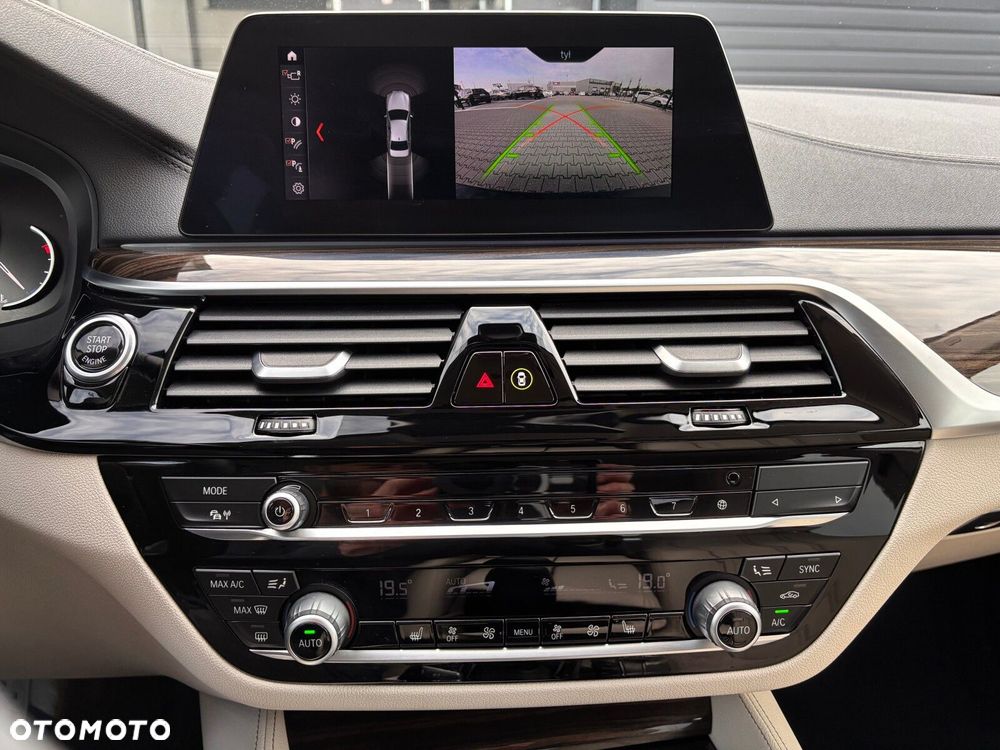 BMW Seria 5 520d xDrive Luxury Line - 28