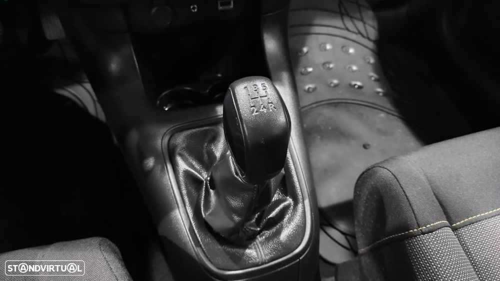 Citroën C3 1.2 PureTech Shine - 38